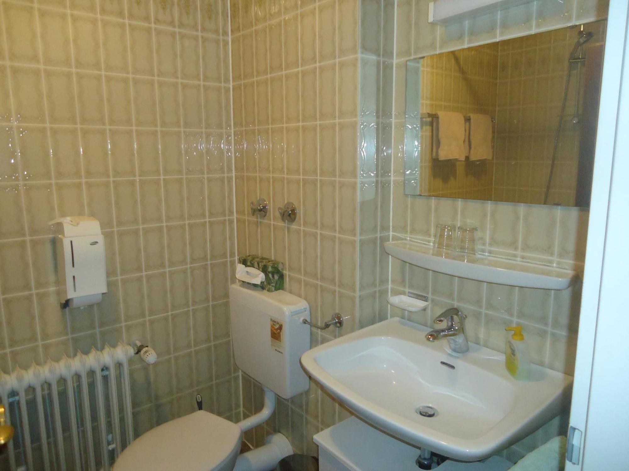Hotel Boarding House Hohenwart Fuchstal Стая снимка